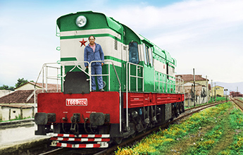 T669 1024 ne stacionin e Fierit 1983 - mashinisti Naun Gjika - Arkivi personal A.Gjika - Foto historike